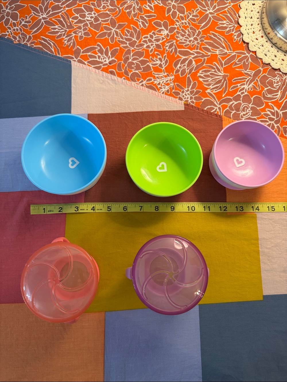3 Munchkin Stay Put Suction Bowls & 2 Munchkin snack catcher containers - Picture 11 of 13